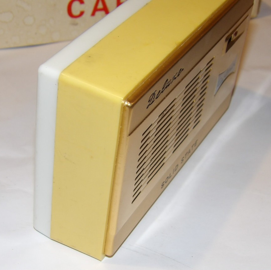 VINTAGE 1960s CAPTAIN DELUXE AM TRANSISTOR RADIO! W/CASE & BOX! HONG KONG!
