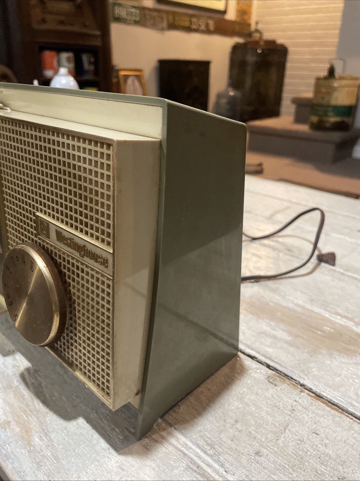 Vintage Westinghouse AM Clock Radio Bakelite