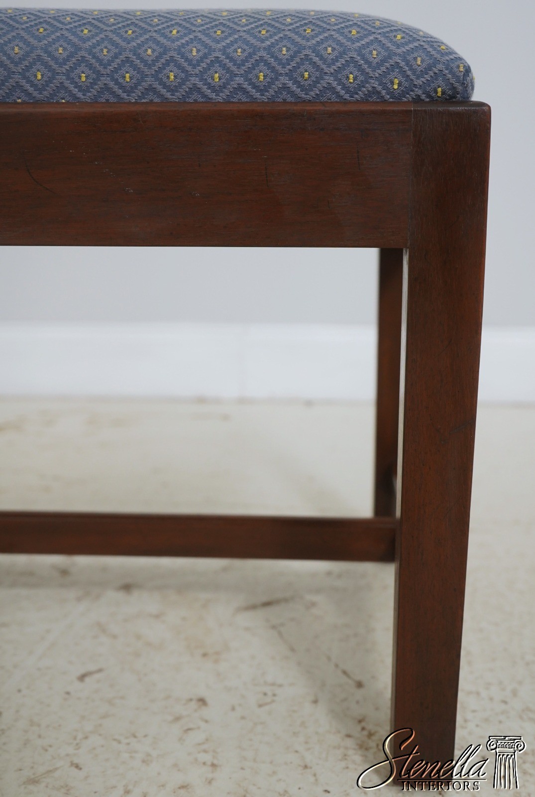 71682: KITTINGER Colonial Williamsburg Chippendale Mahogany Stool