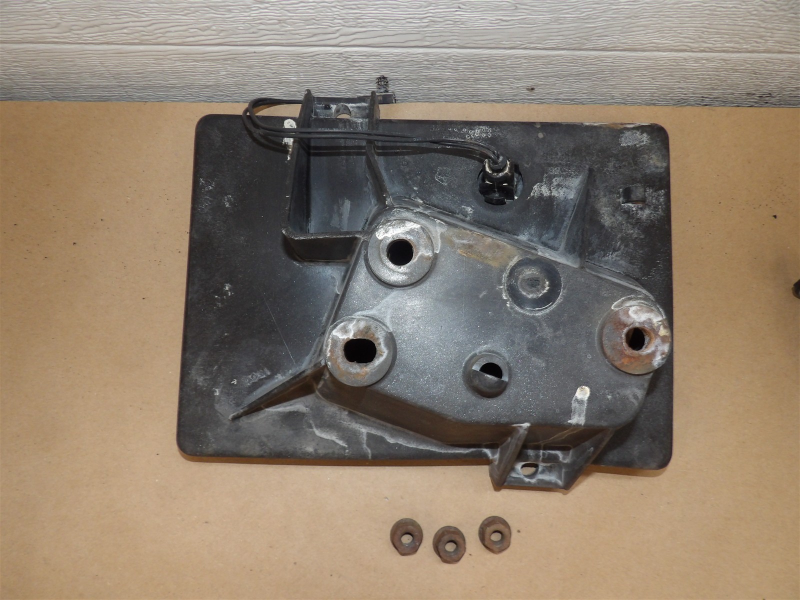 Plastic OEM Battery Tray Mount 1997-2001 Jeep Cherokee XJ w/ Temperature Sensor