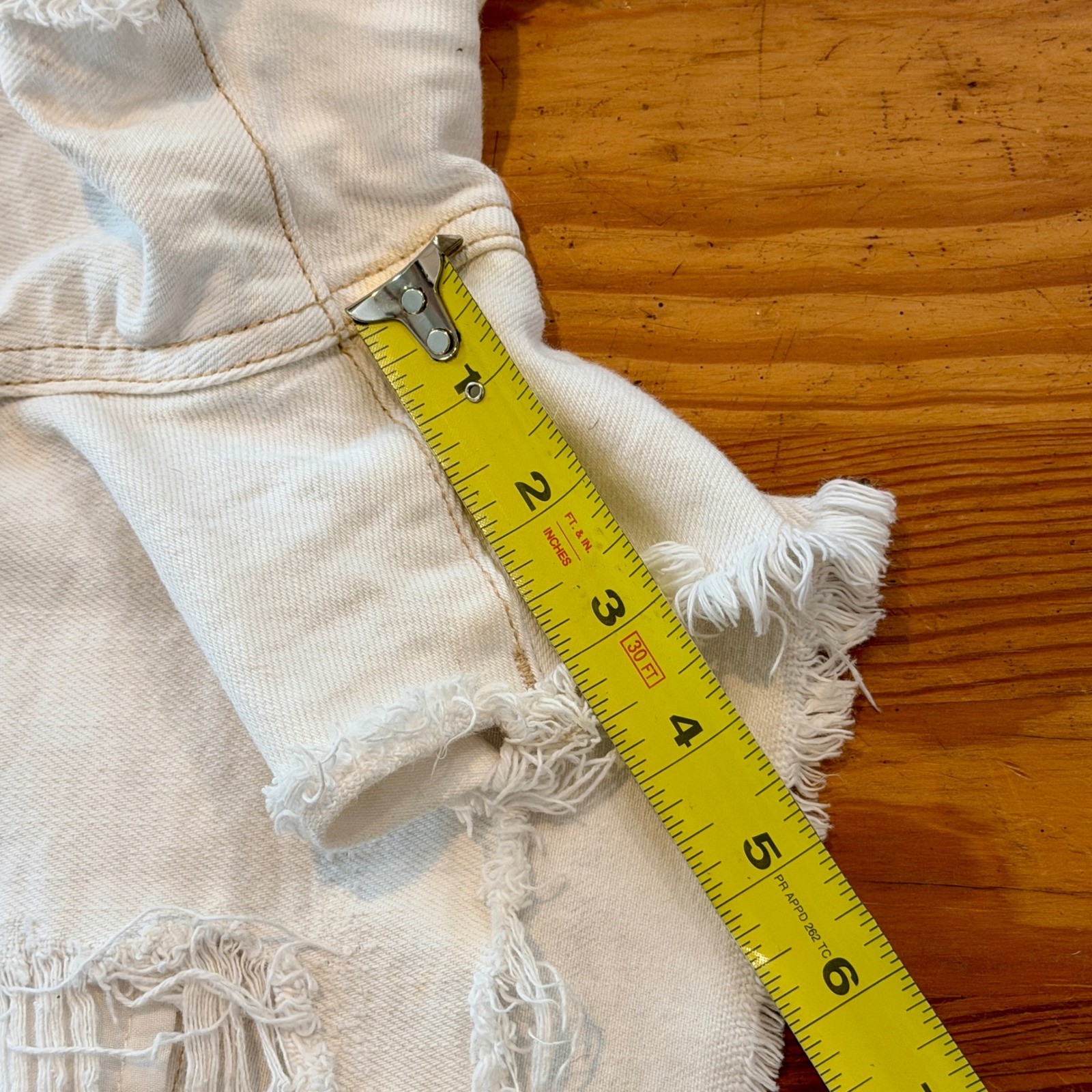 American Eagle White Distressed High Waisted Denim Shorts Size 4 Raw Hem