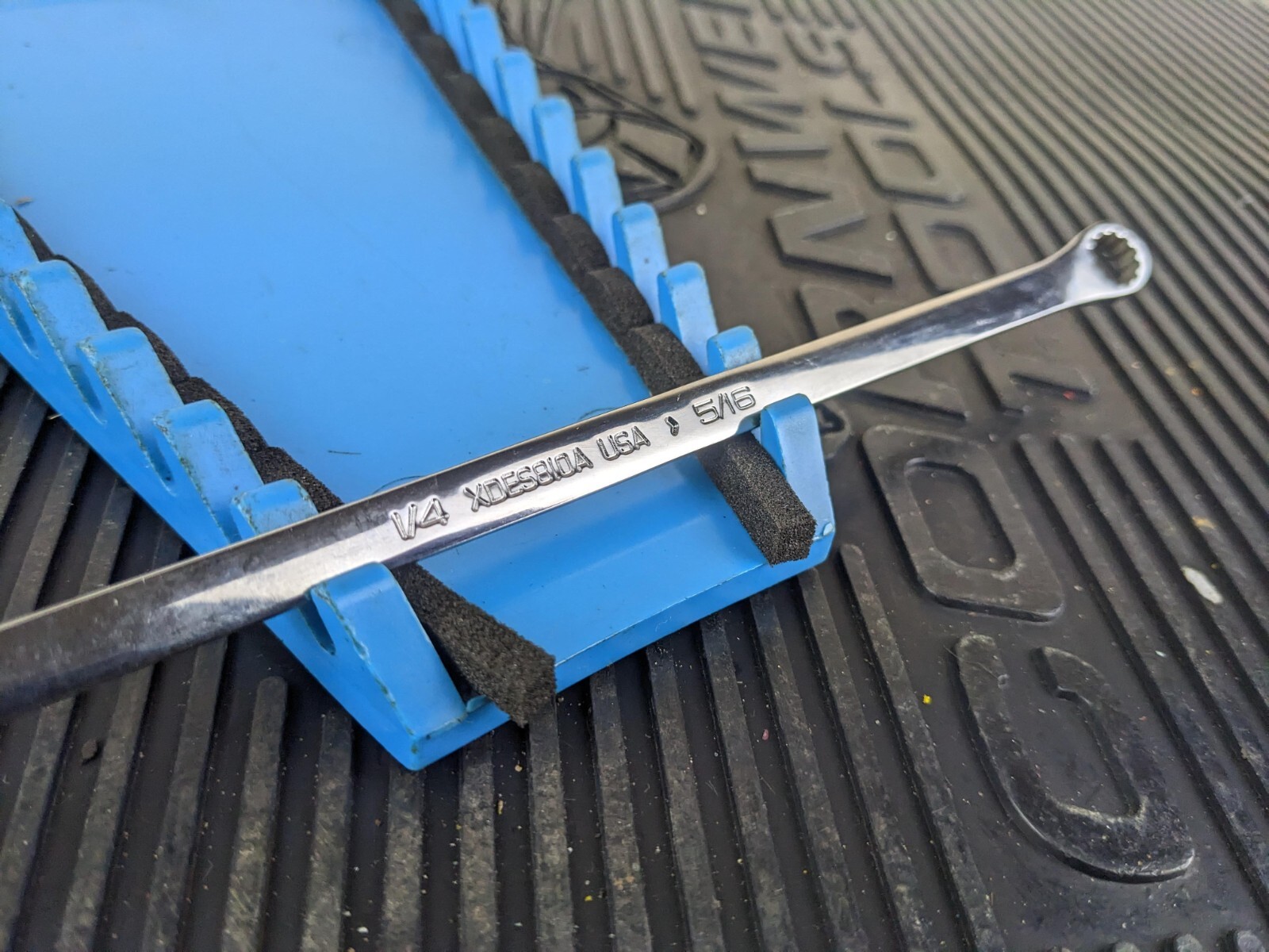 #ax518 NEW Snap On 1/4” x 5/16” SAE SPLINE XDES810a 15 degree Offset Box Wrench