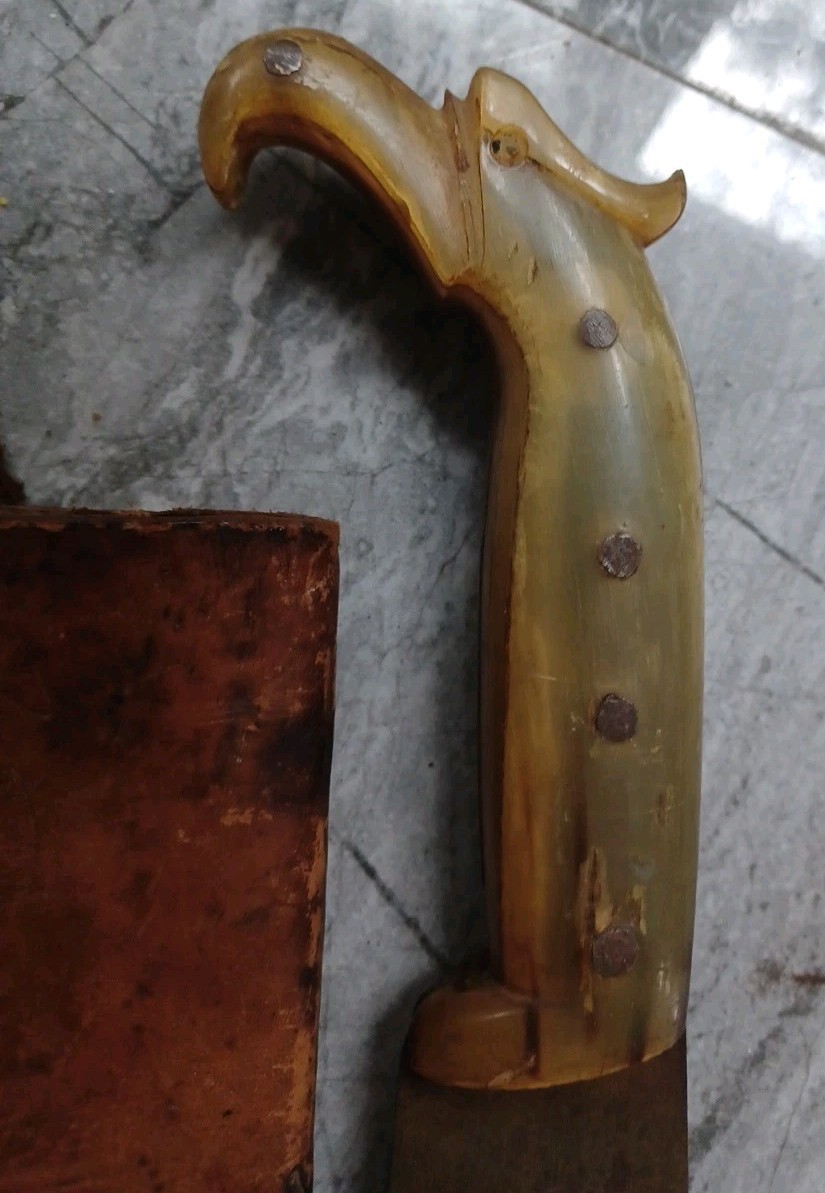 Antique Spanish Guerrero de la Costa short sword with scabbard