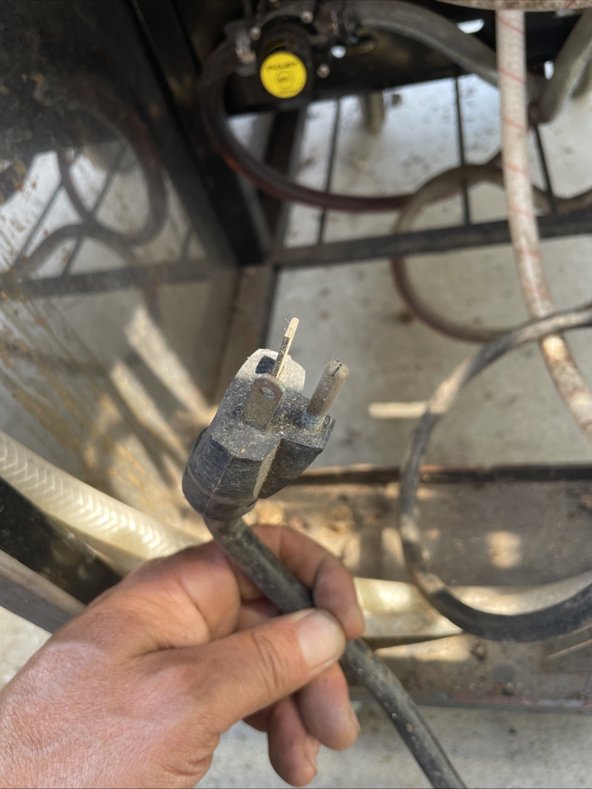 Slushy Machine Double Syrup Frozen Beverage Drink FBD 352 For Repair Or Parts.