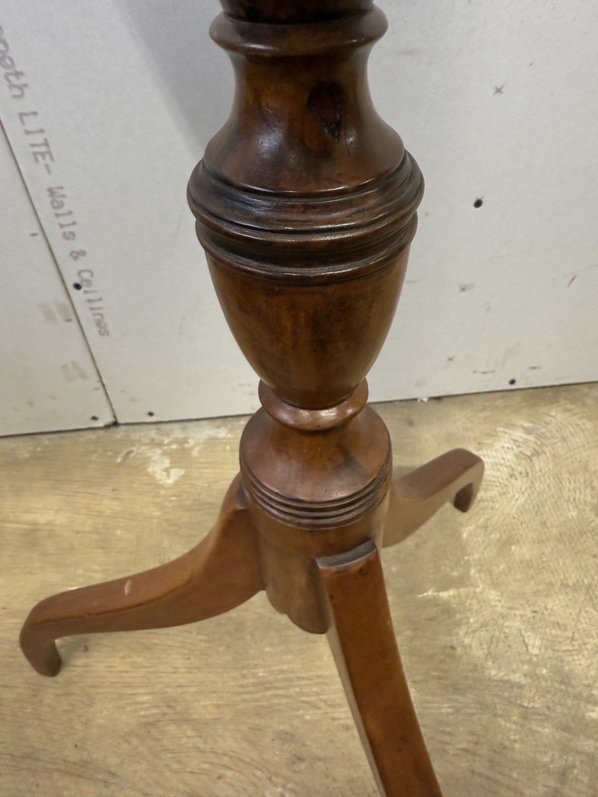 Antique New England maple federal cherry candle stand 1810 spider legs