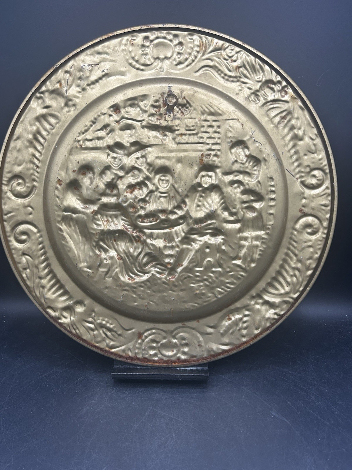 Vintage English Brass Hammered Wall Plate Decorative Tile (14 inch)