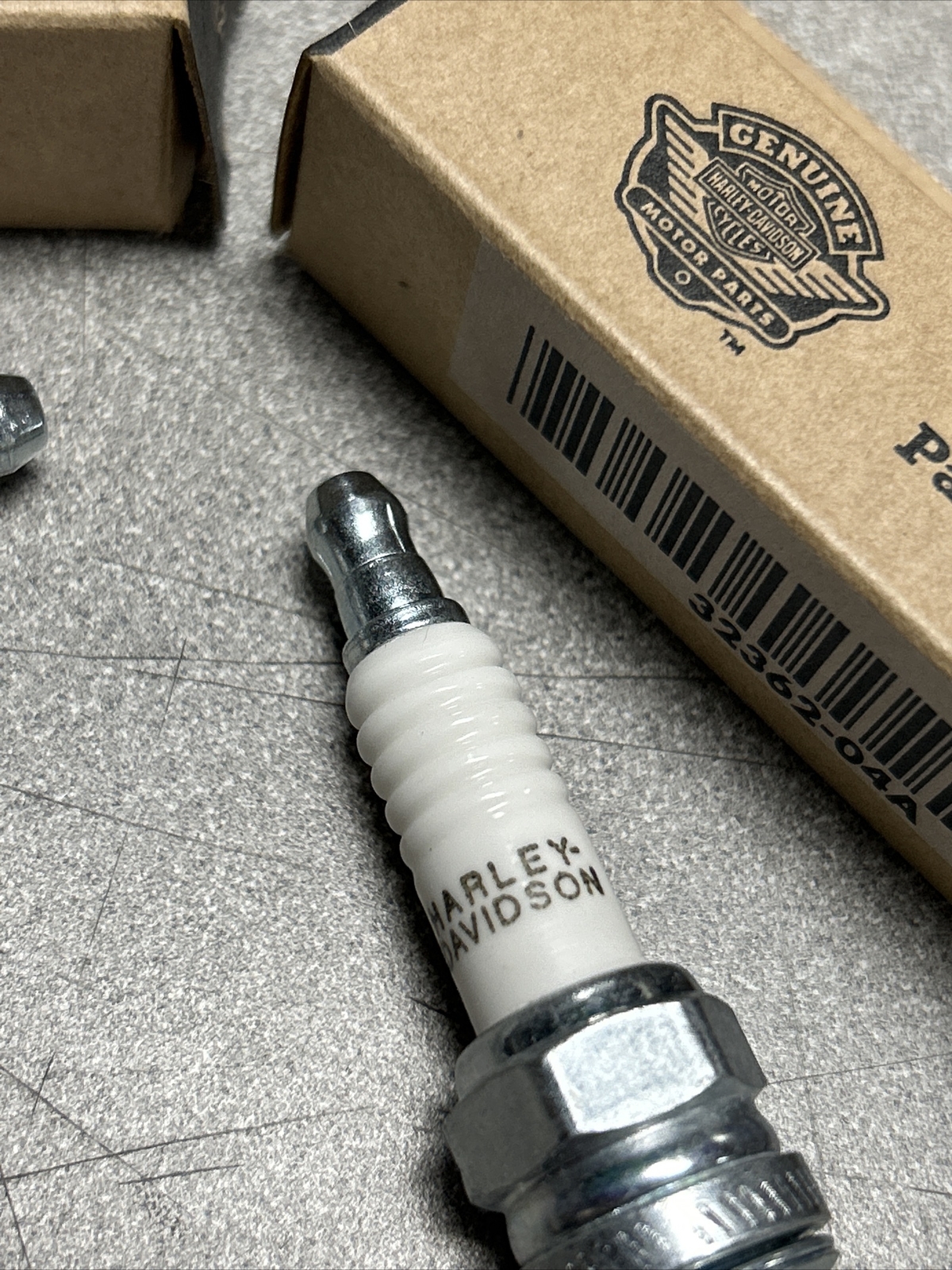 Pair of Harley-Davidson OEM Spark Plugs 6R12 Part # 32362-04A TWIN CAM