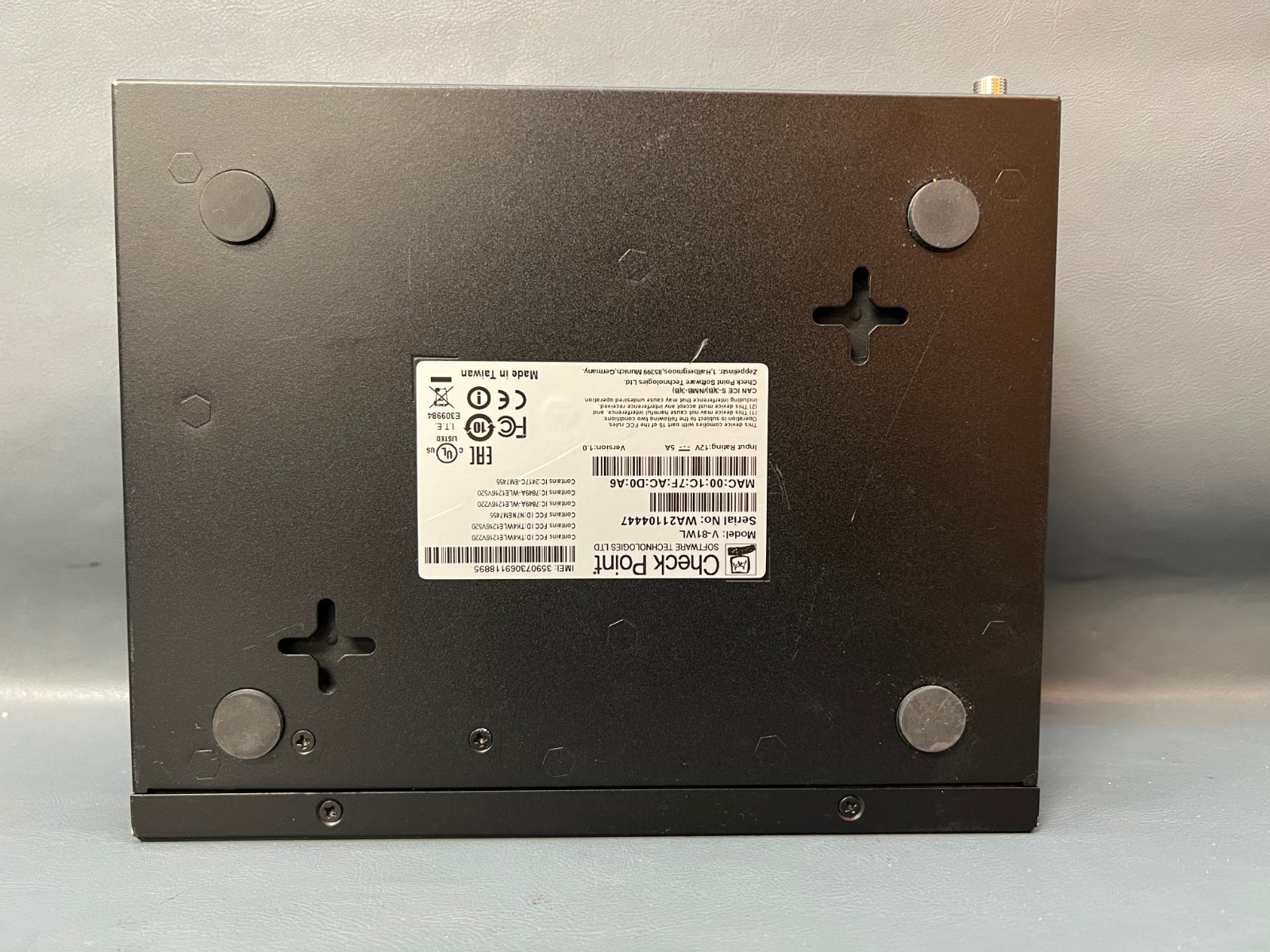 Check Point V-81WL Network Security Device (POWER-TESTED/LICENSE STATUS UNKNOWN)