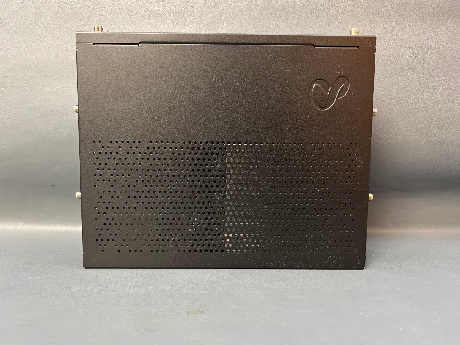 Check Point V-81WL Network Security Device (POWER-TESTED/LICENSE STATUS UNKNOWN)