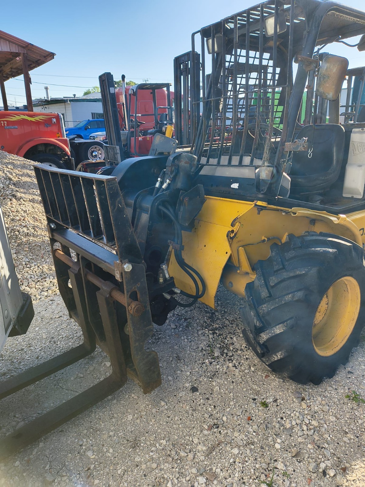 JCB Telehandler Yellow Forklift Heavy Equipment with Pneumatic Tires
