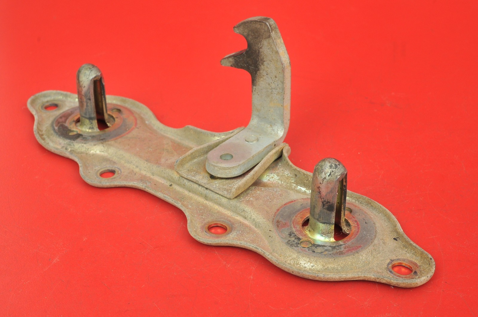 1986 Honda TRX250R TRX 250R Seat Mount Bracket Latch Tank Holder