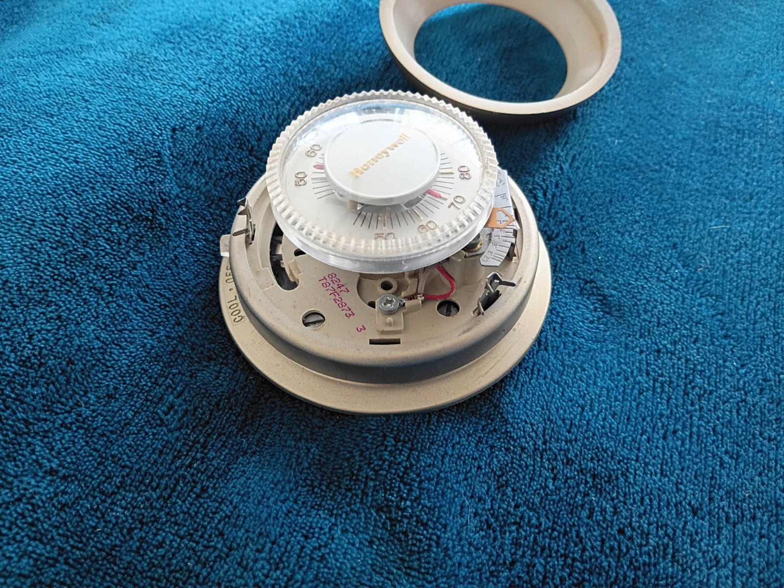 Vintage Honeywell T87F 2873 Tradeline Wall Thermostat Gold.