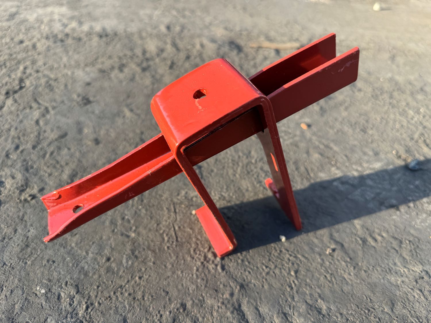 Sandbaggy One-Piece Waler Clamp - Compatible w/ Symons Forms - Concrete Brackets