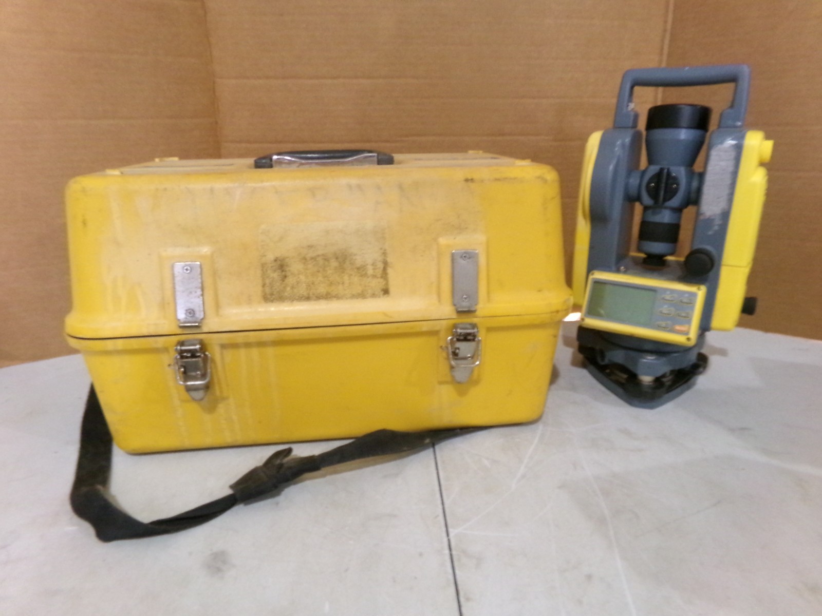 SPECTRA PRECISION DET-2 THEODOLITE WITH CASE