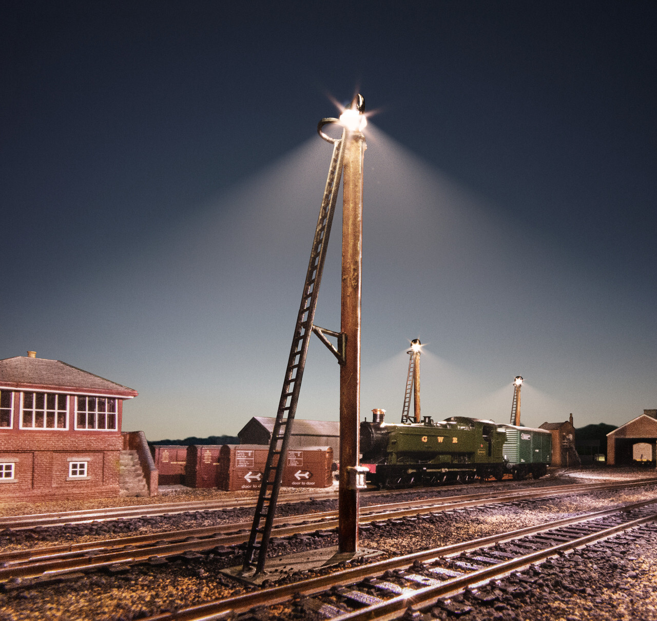 Woodland Scenics 5674 HO Scale Wooden Yard Lamps