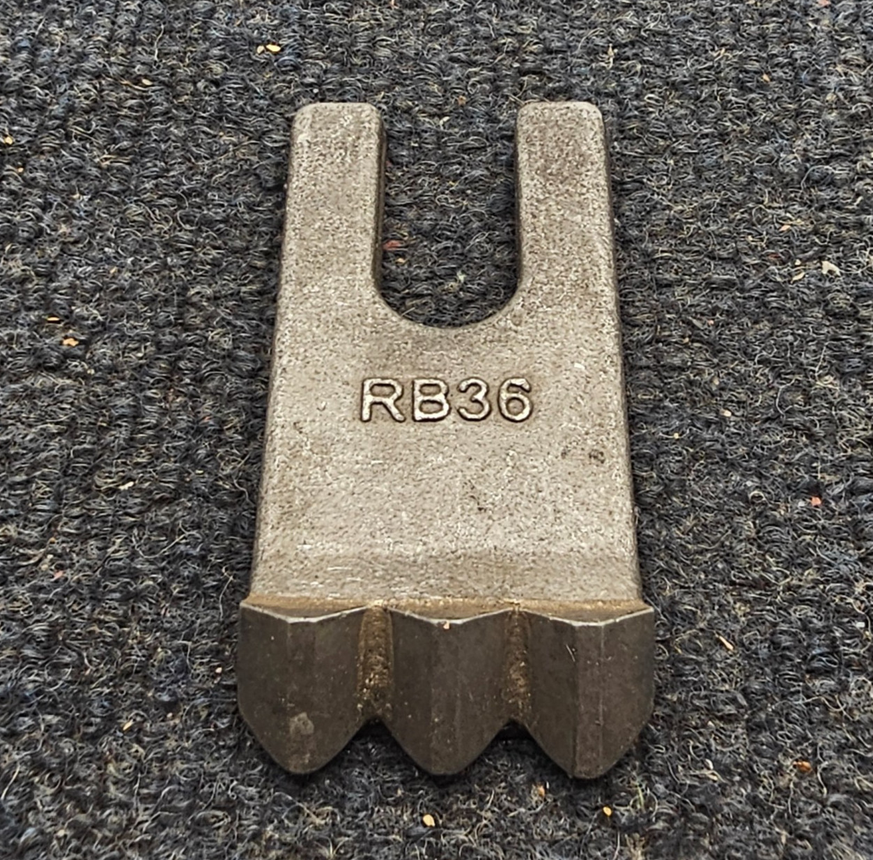 RB36: Carbide Dirt/Rock Tooth with Rubber Lock