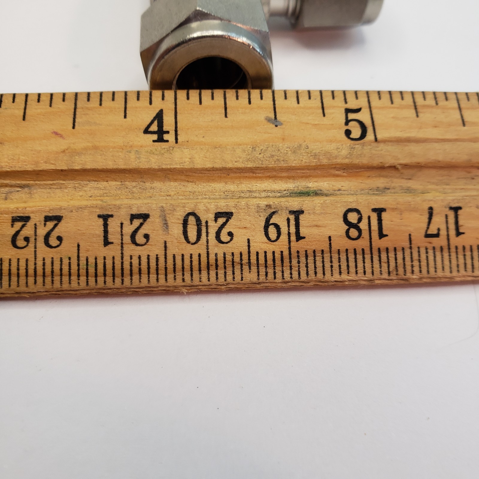 1 Swagelok Stainless Steel Male Run 3/8" Tube x 3/8" Male NPT SS-600-3-6TMT