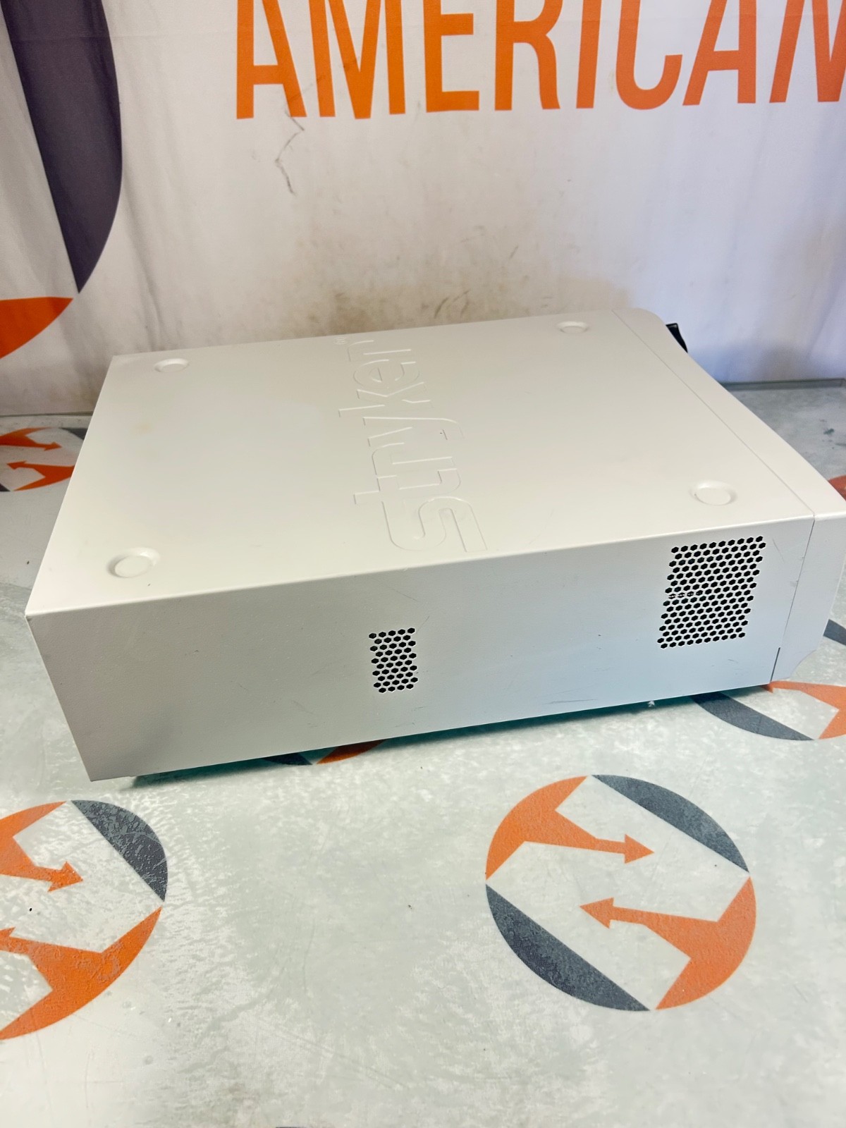 Stryker L10 LED Light Source with AIM 220220300