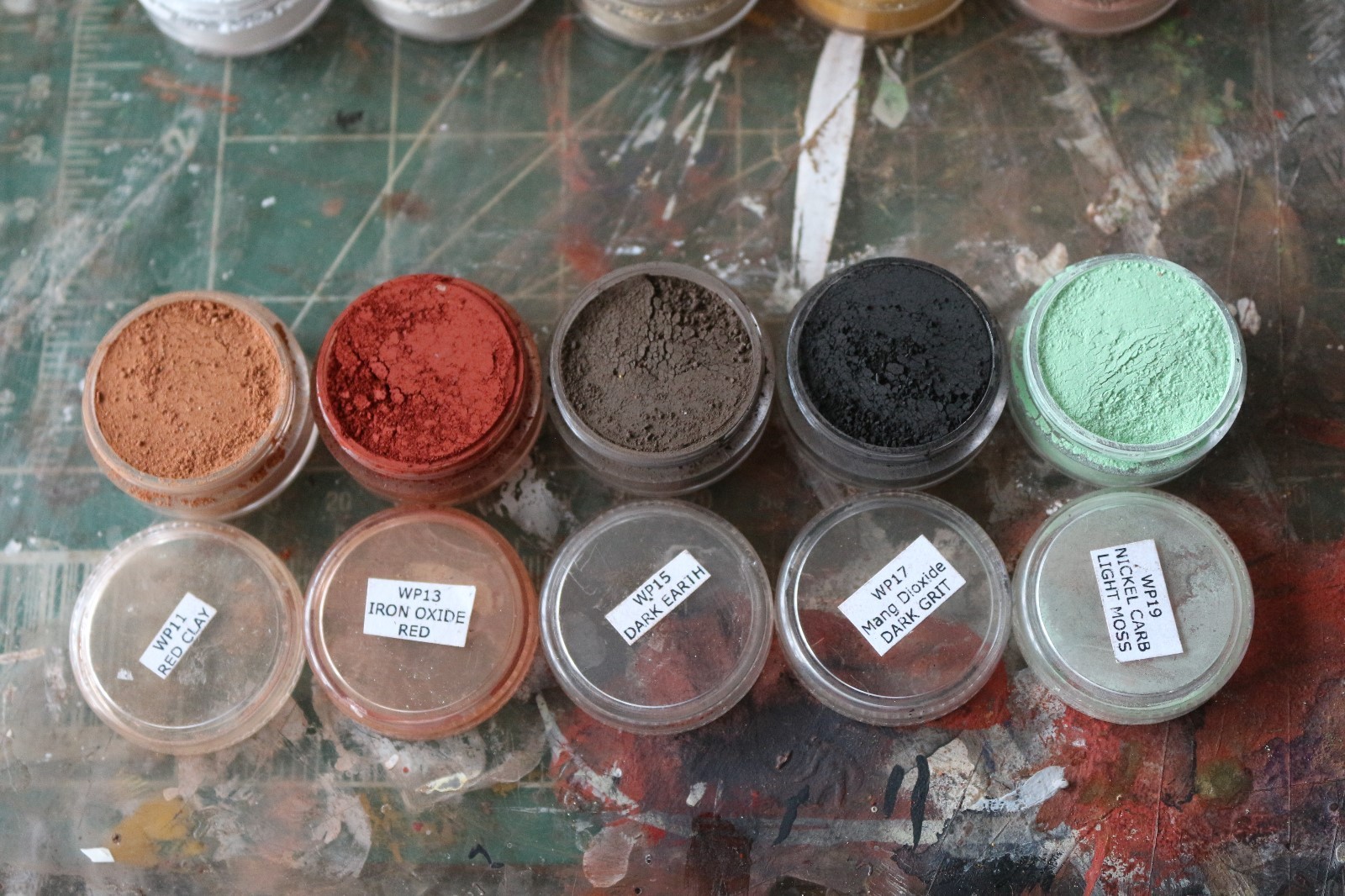 WPS20 DAVE'S DECALS WEATHERING POWDERS 20 COLOR SET ALL NATURAL EARTH PIGMENT