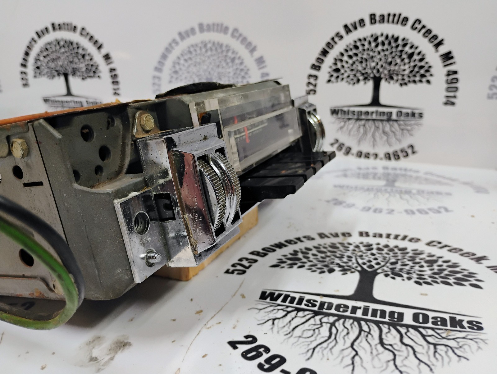 1968-1969 Dodge/ Chrysler Solid State Thumb Wheel AM Radio 2884-631