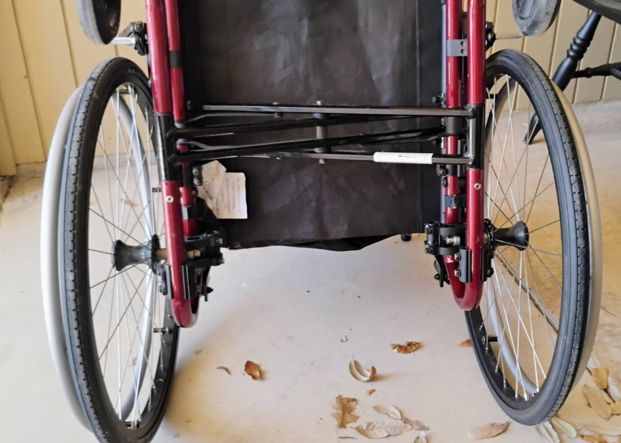 Quickie 2 Lite Folding wheelchair 18"x 18"