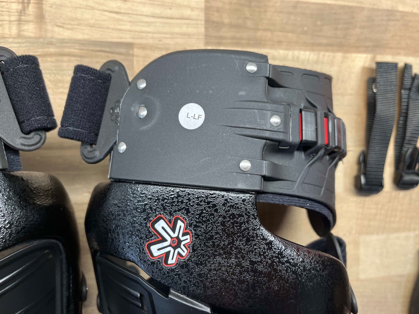 Asterisk Ultra Cell 4.1 Knee Braces Black Pair Large Size OPEN BOX