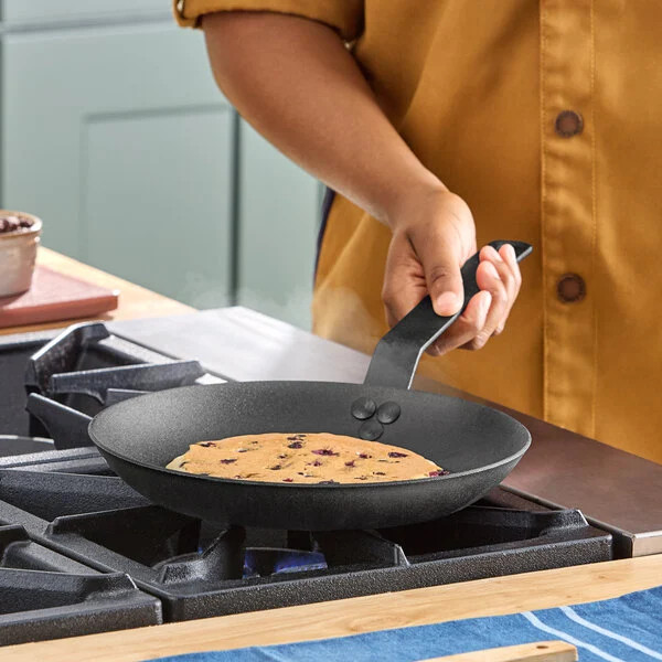 Lodge CRS10 French Style Pre-Seasoned 10" Carbon Steel Fry Pan