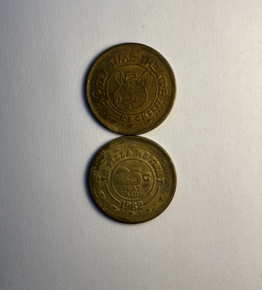 1982 Chuck E Cheese Token (113B) Brass 25mm Uncommon