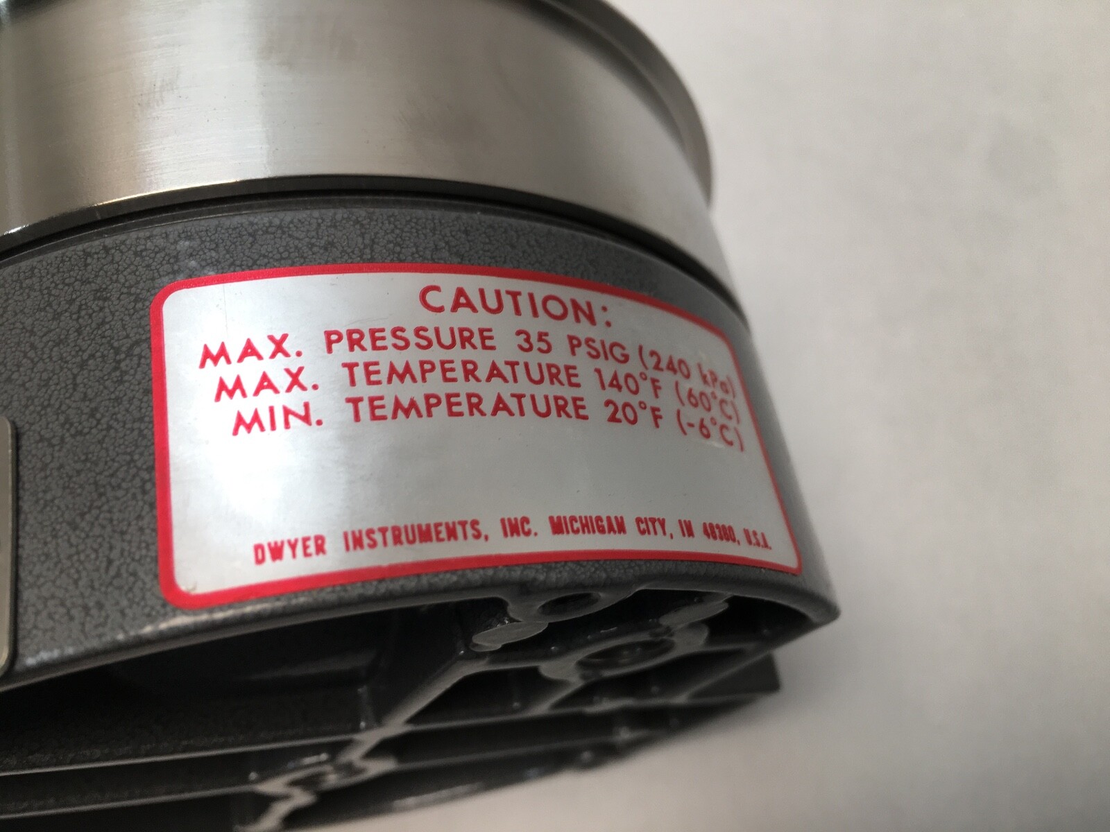 Dwyer 2220-SS-ST Magnehelic Pressure Gauge 0-20 psi 2000 S41978801 W24AF USA