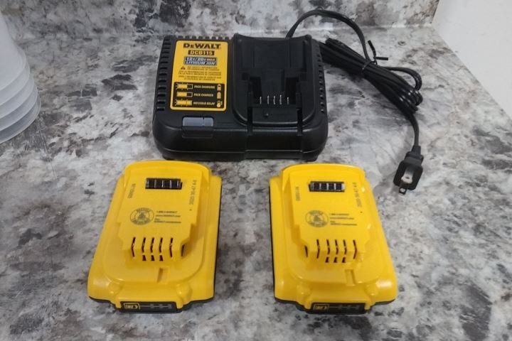 Graco 25R791 20V 5/16 Gal Tank Capacity Cordless Handheld Sprayer