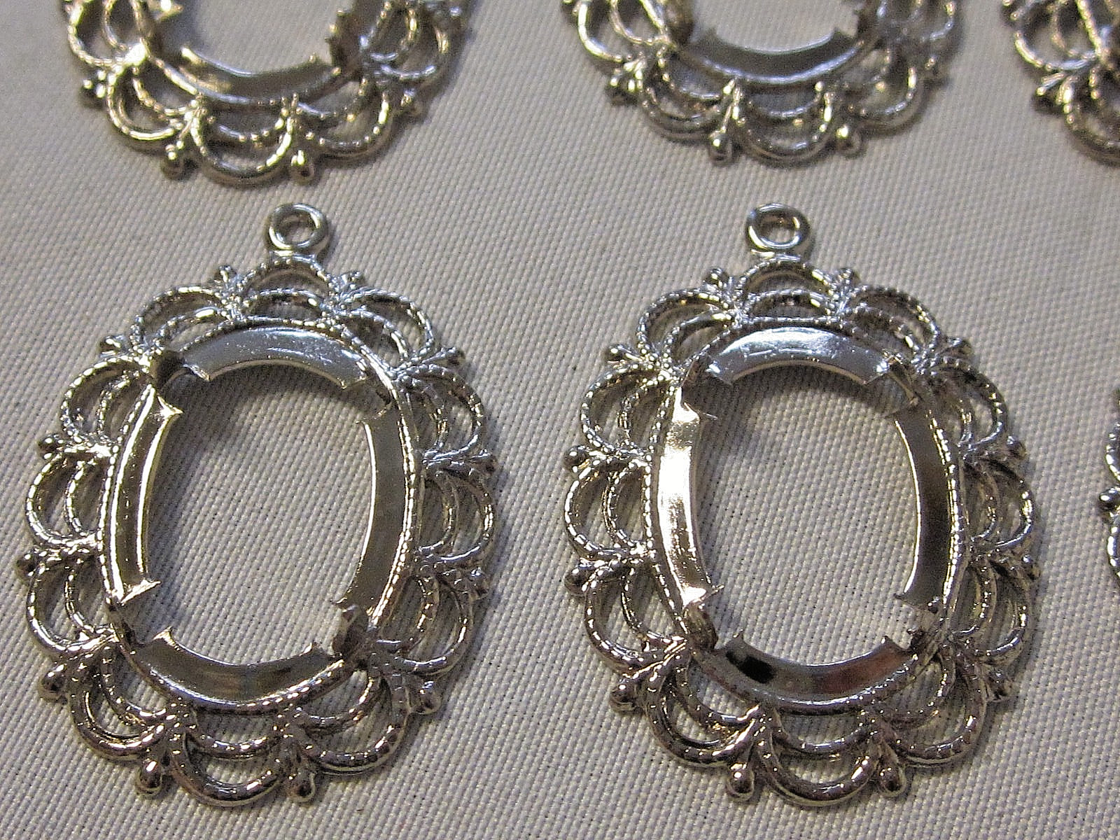 12 Rare Prong Set SILVER Plated 13x18mm Oval Cameo Pendant Settings w/ Hang Loop