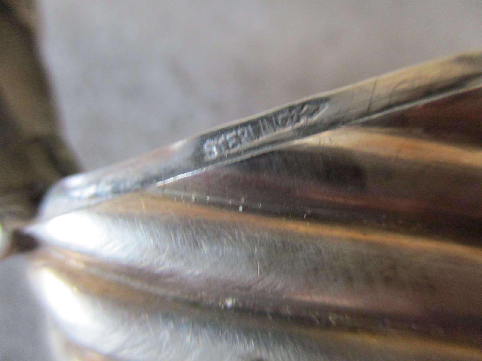 VINTAGE STERLING SILVER VESTA CASE MATCH SAFE SWIRL TEXTURED 1920s - 34.04g