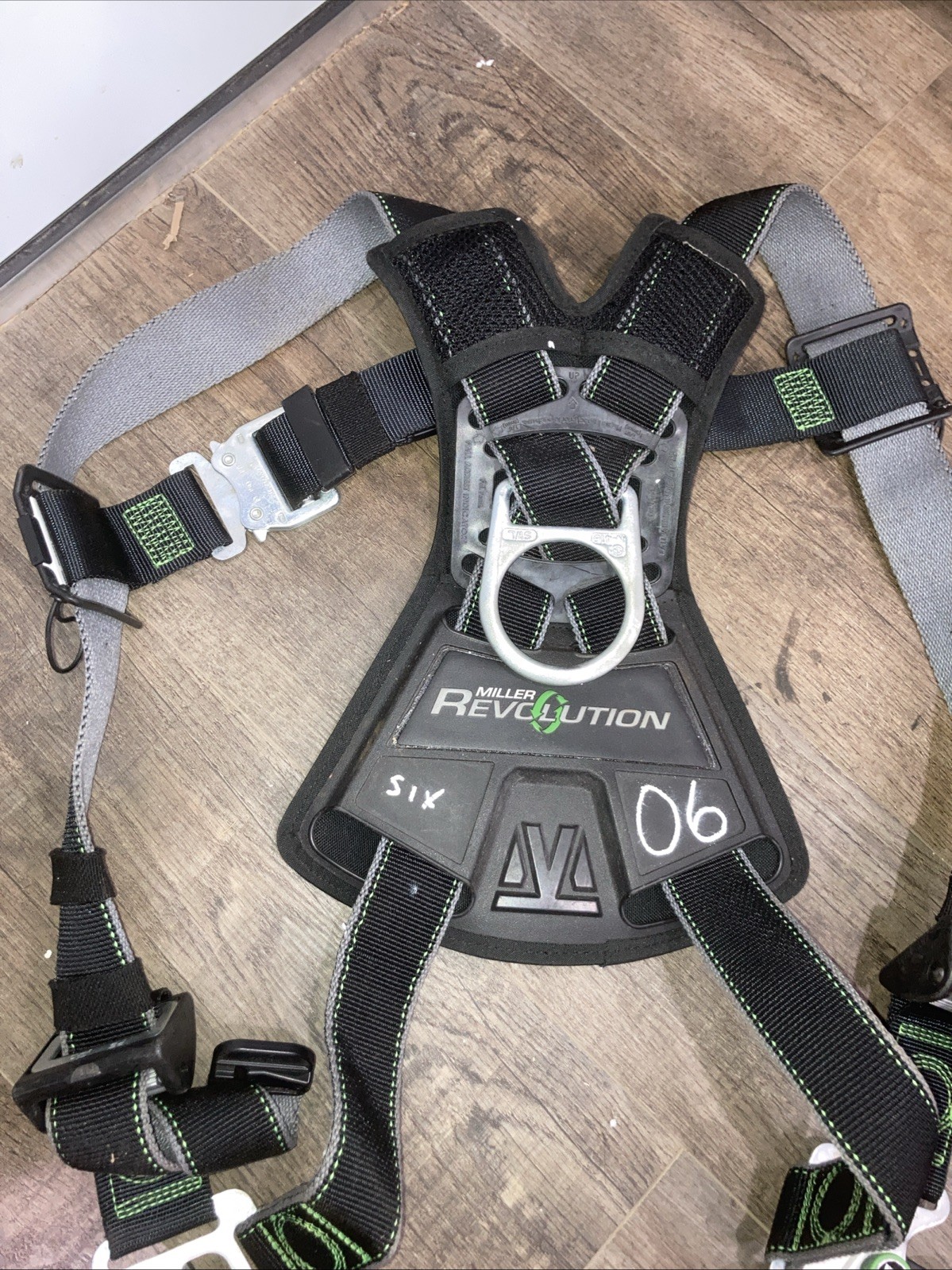 Honeywell Miller Revolution Size L/XL Full Body Safety Harness RKN-QC/UBK