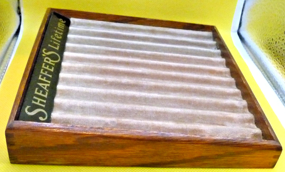 Sheaffer Vintage Oak 12 pen display