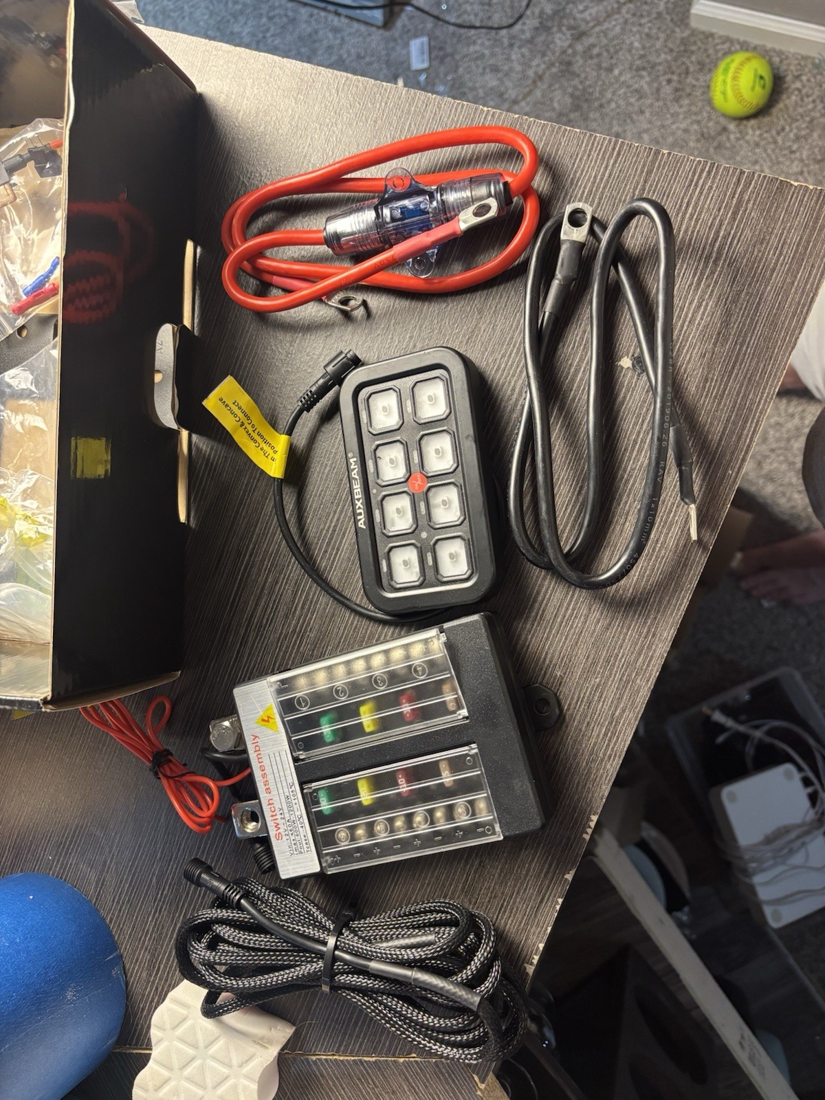 AUXBEAM 8 Gang Switch Panel On-Off LED Car Switch Panel Circuit Control 12V/24V