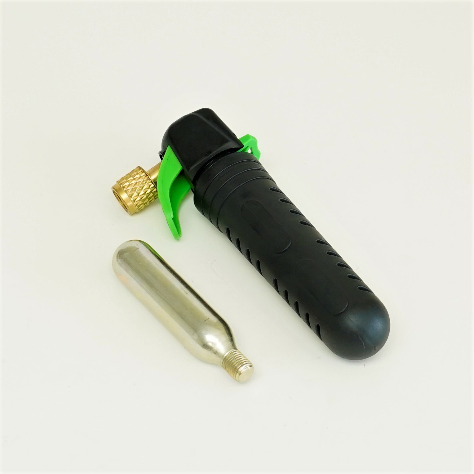 Vapco HVAC XPress Seal Direct Inject CO2 and Injector Devise