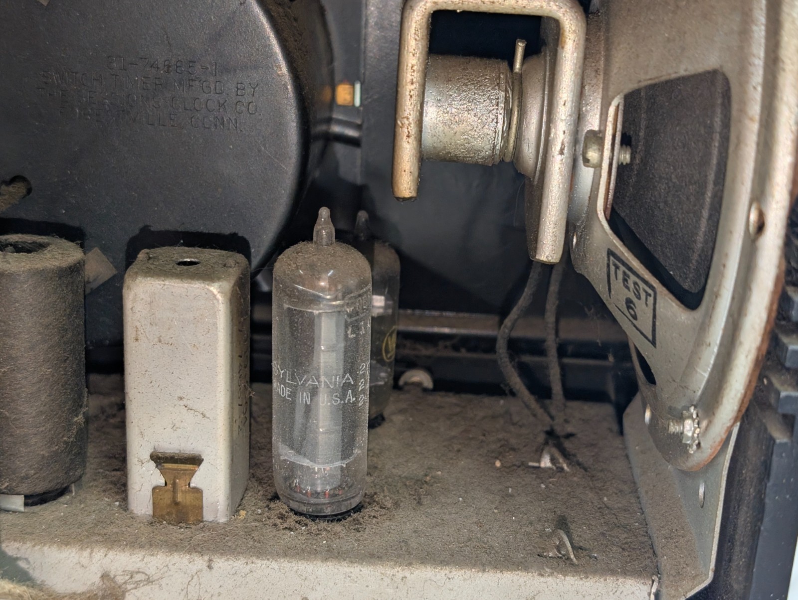 Sylvania Model 541B AM Tube Clock Radio Black Mid Century Modern Design