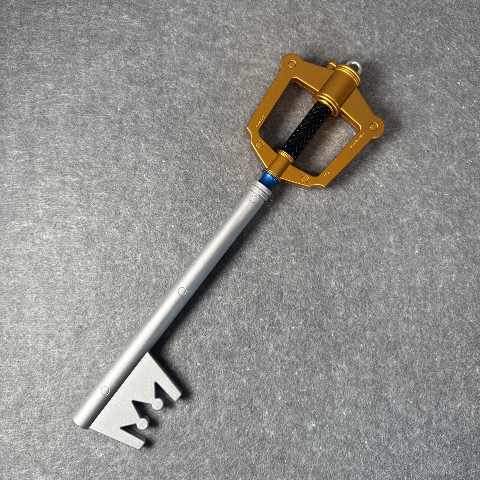 Square Enix KINGDOM HEARTS 14" Replica Light Up Keyblade Kingdom Key NEW Disney