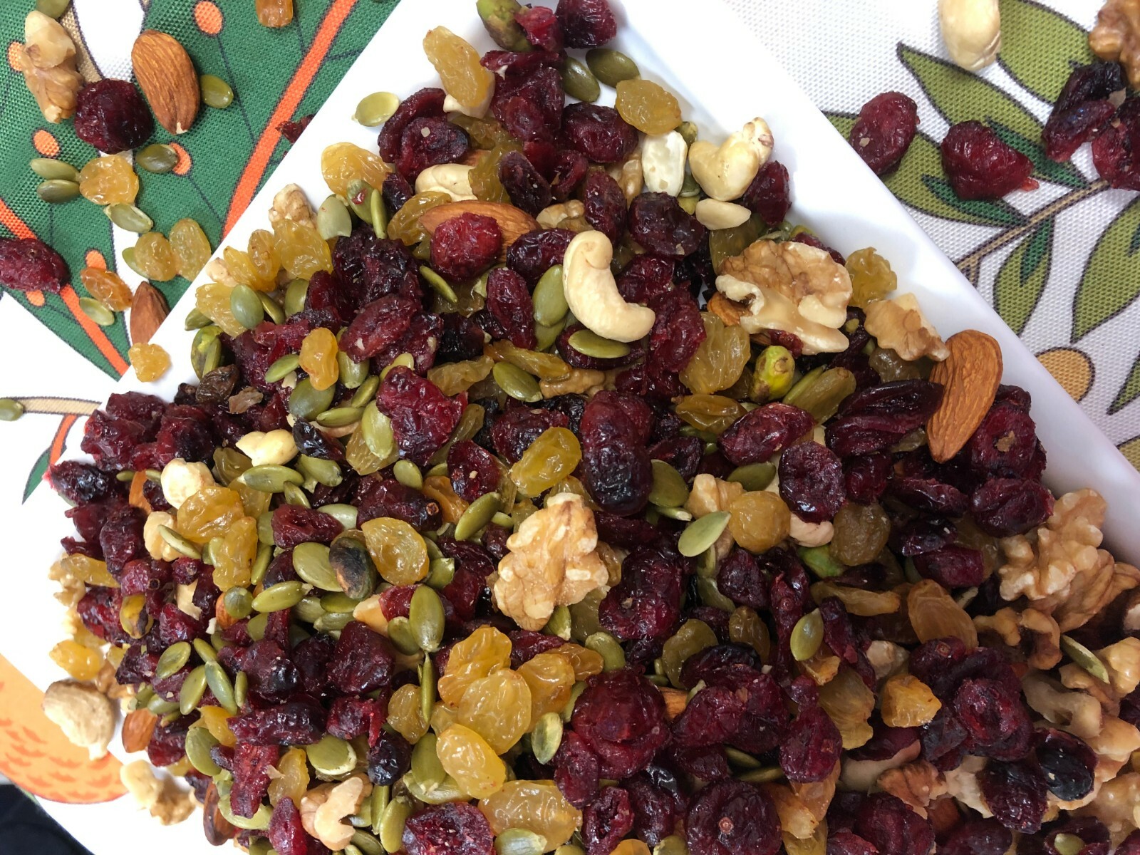Omega-3 Deluxe Mix Cranberries Raisins Cashews Walnuts Almonds Pistachio Pecan