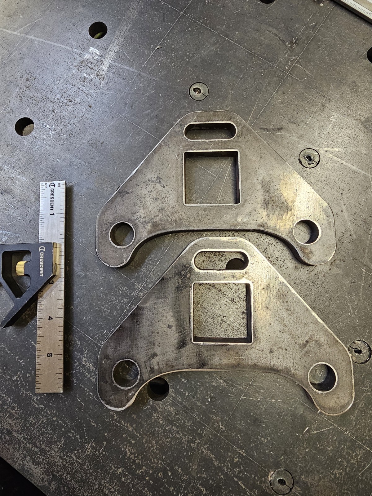 China Mini Excavator Drive Motor Reinforcement Brackets With Tie Down Slot