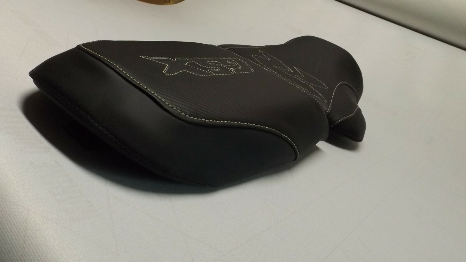 SUZUKI GSX 600R/750R/1000R FRONT & REAR BLACK CF CUSTOM FIT SEAT COVERS 00/03