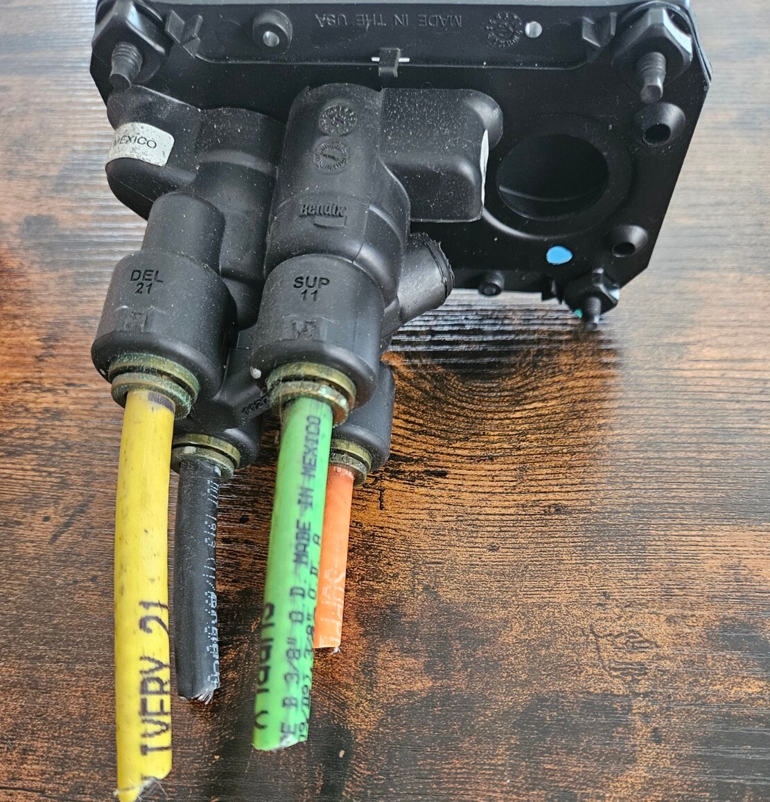 Bendix PP-DC Air Brake Valve 5005855 International Durastar