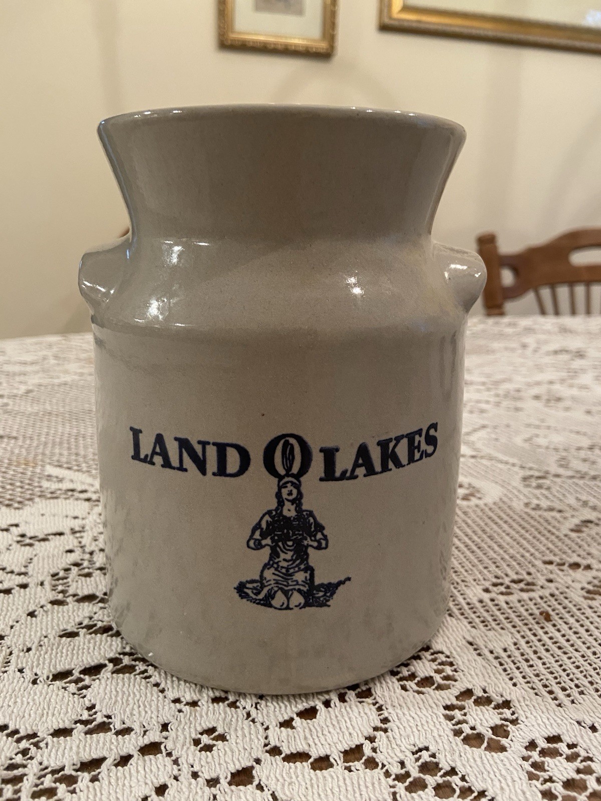 2000 Red Wing Land O Lakes Utensil Crock With Indian Maiden On It #1057/2000