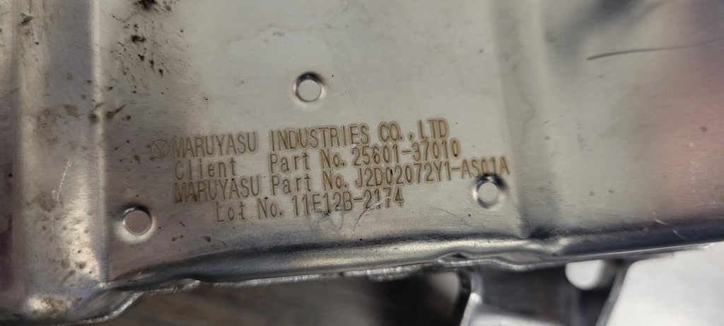 2011 - 2017 Toyota Prius Genuine 25601-37010 EGR Pipe with Valve 25620-37110 OEM