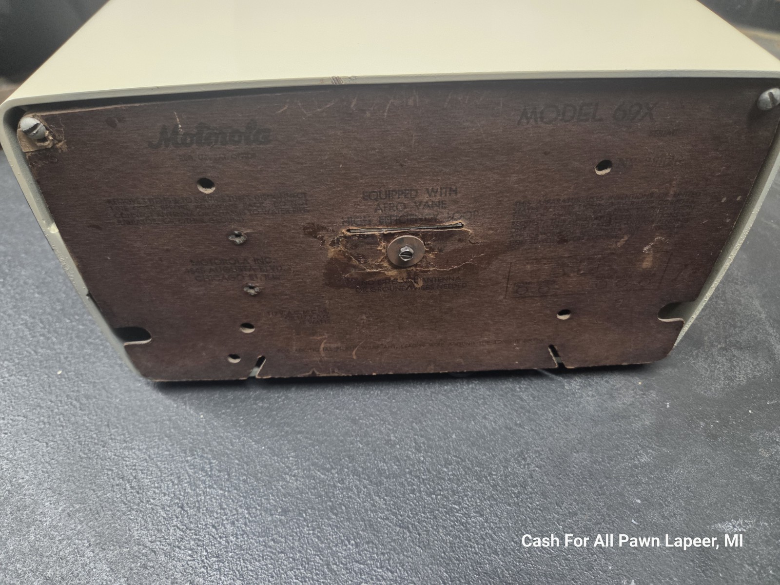 Vintage Motorola 69X “TORPEDO” Tube Radio Mid Century 1950s Works art deco cream