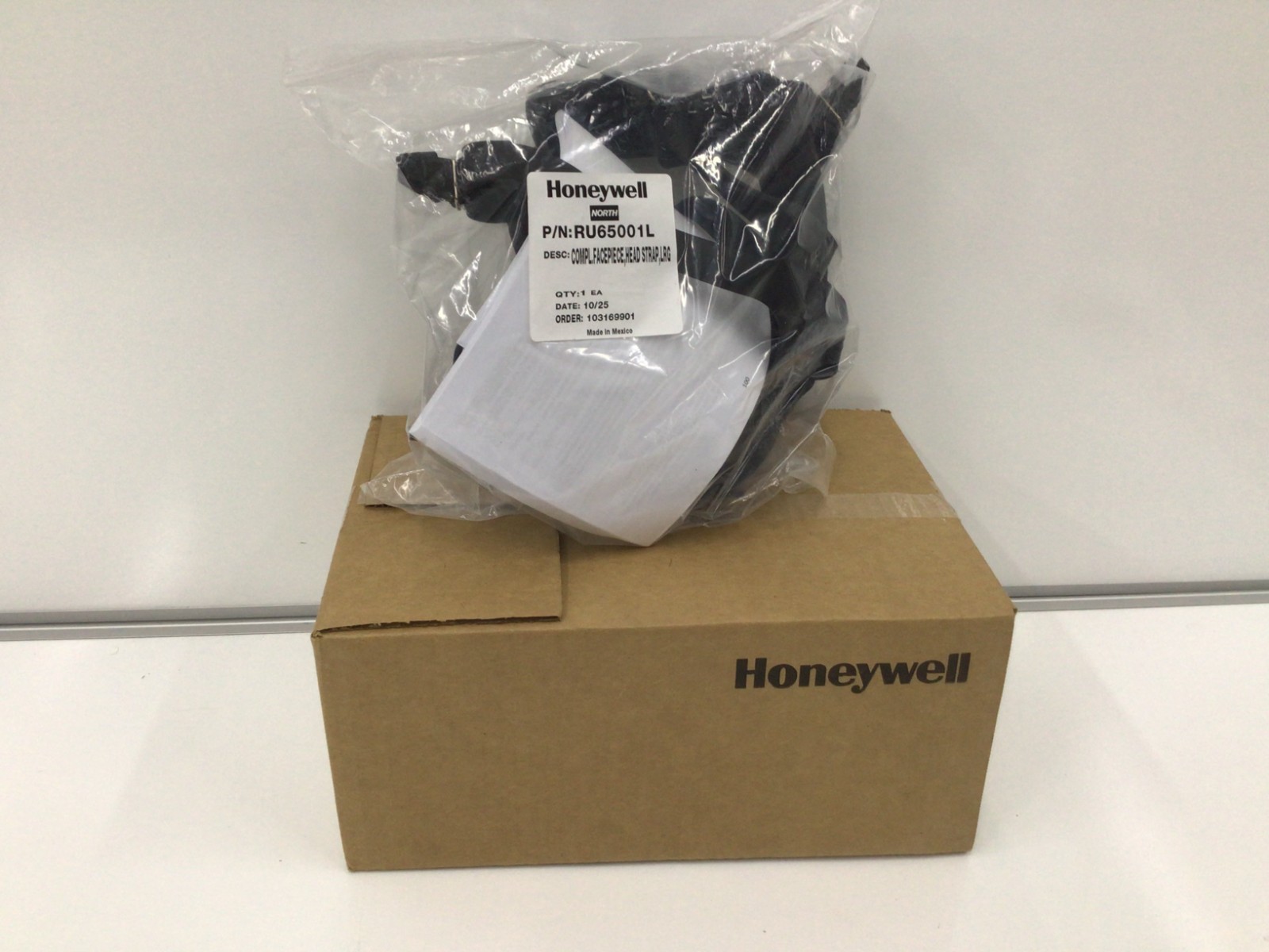 Honeywell North RU65001L Full Face Respirator Large Threaded