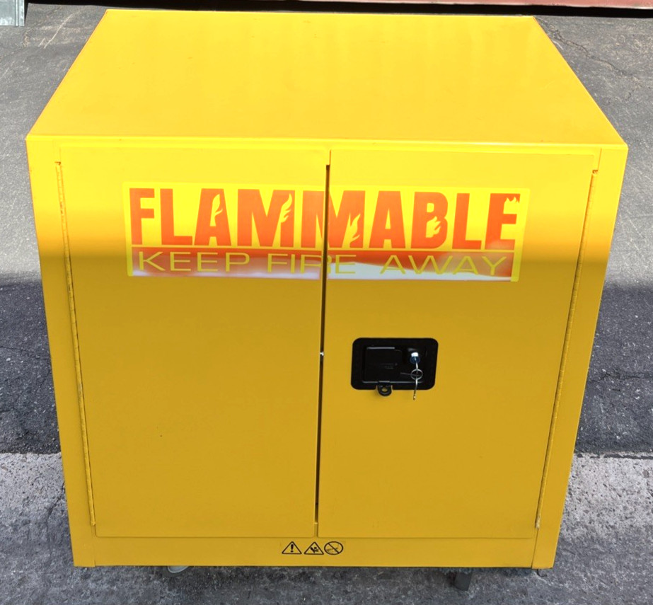 22 gal Steel Freestanding Edsal Flammable Safety Double-Door Storage Cabinet