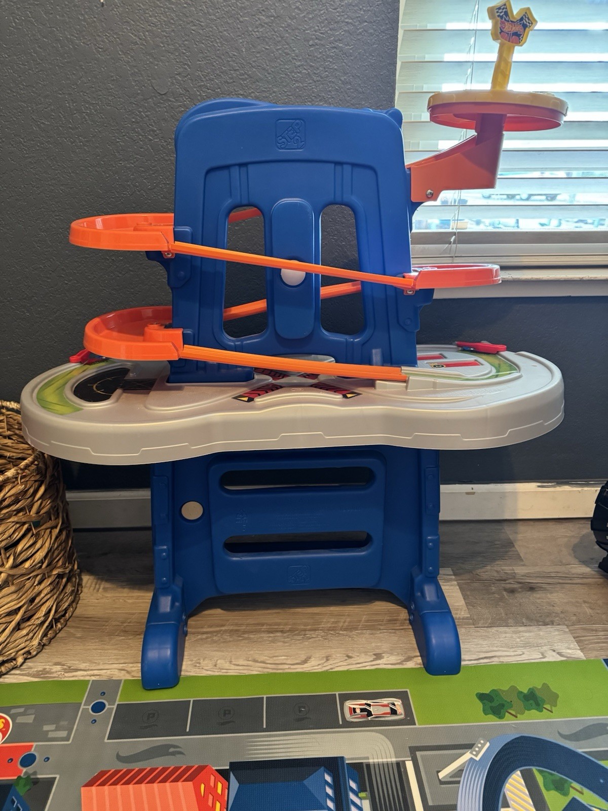 Step 2 Hot Wheels Road Rally Raceway Car Track Play Table Step2