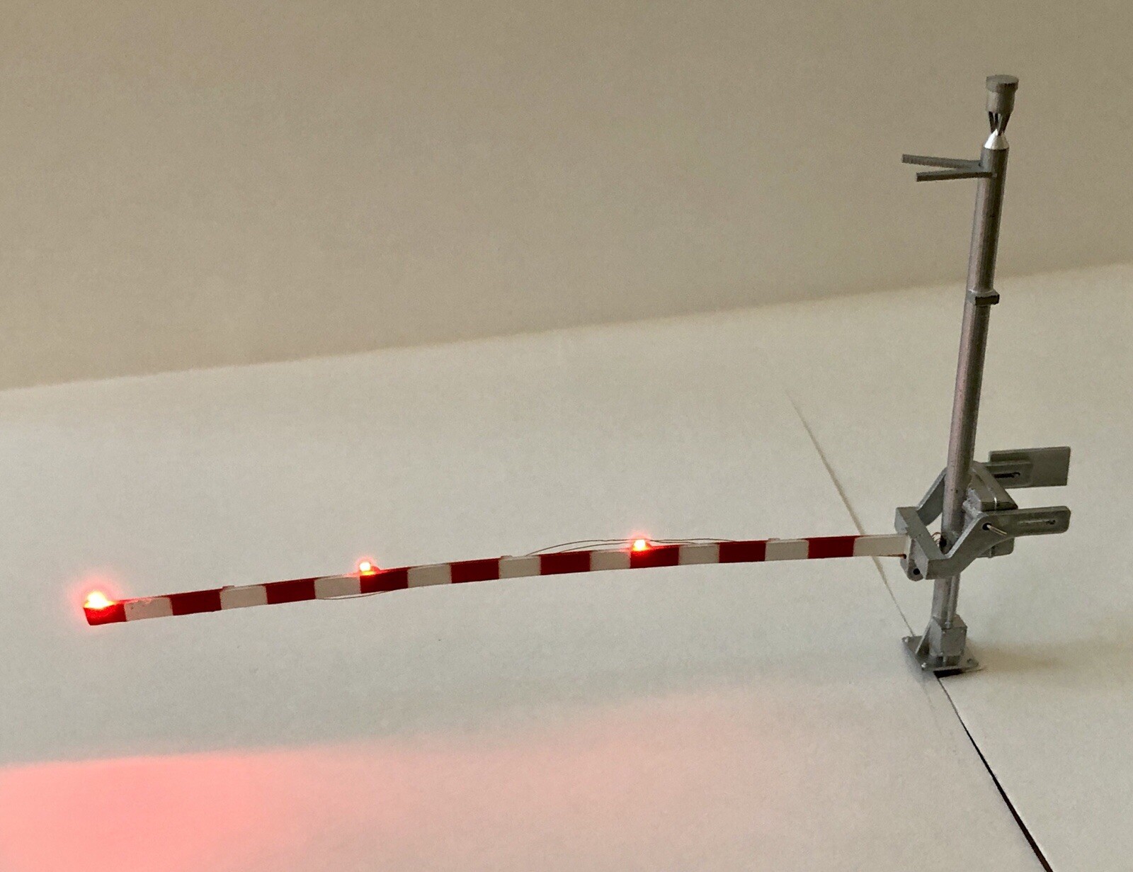 HO (2) Modern “Full Height” Crossing Gates w/ LED’s - NJ International, Walthers