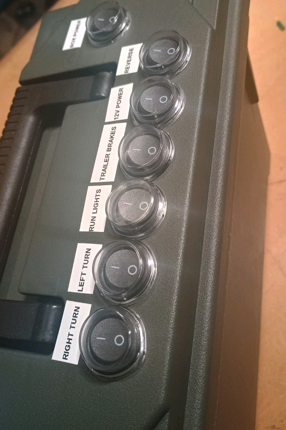 7RV/4&5 Flat Trailer Light Tester Box Powered By DeWalt 20V Drill Battery